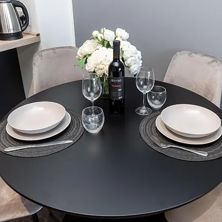 City-view, Free Parking, Near Train Station Apartman *