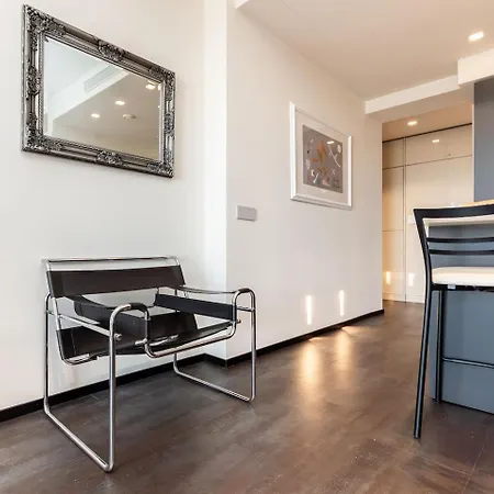 City-view, Free Parking, Near Train Station Daire