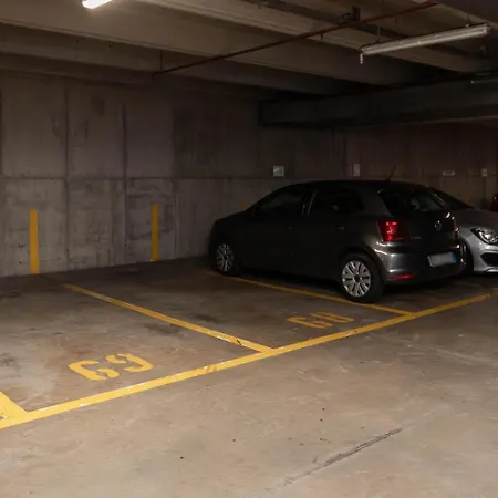 City-view, Free Parking, Near Train Station شقة *
